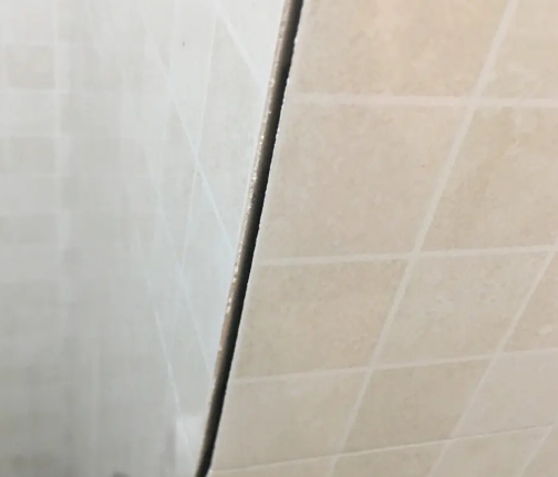 稷山瓷砖空鼓维修公司分享阳台瓷砖脱落的修复过程可以分为以下几个步骤